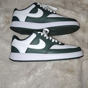 Nike Men’s Low-Top Sneakers - White & Dark Green
